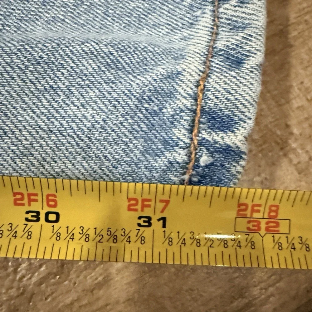 Vintage Levi's 550 Relaxed Light Wash Denim Jeans 34x32 Mexico Perfectly Worn